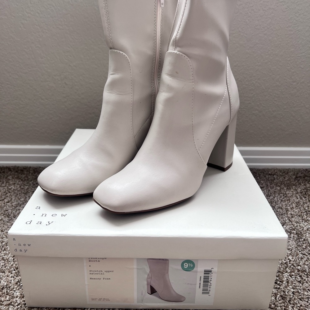 A New Day Women's Cream Heeled Boots